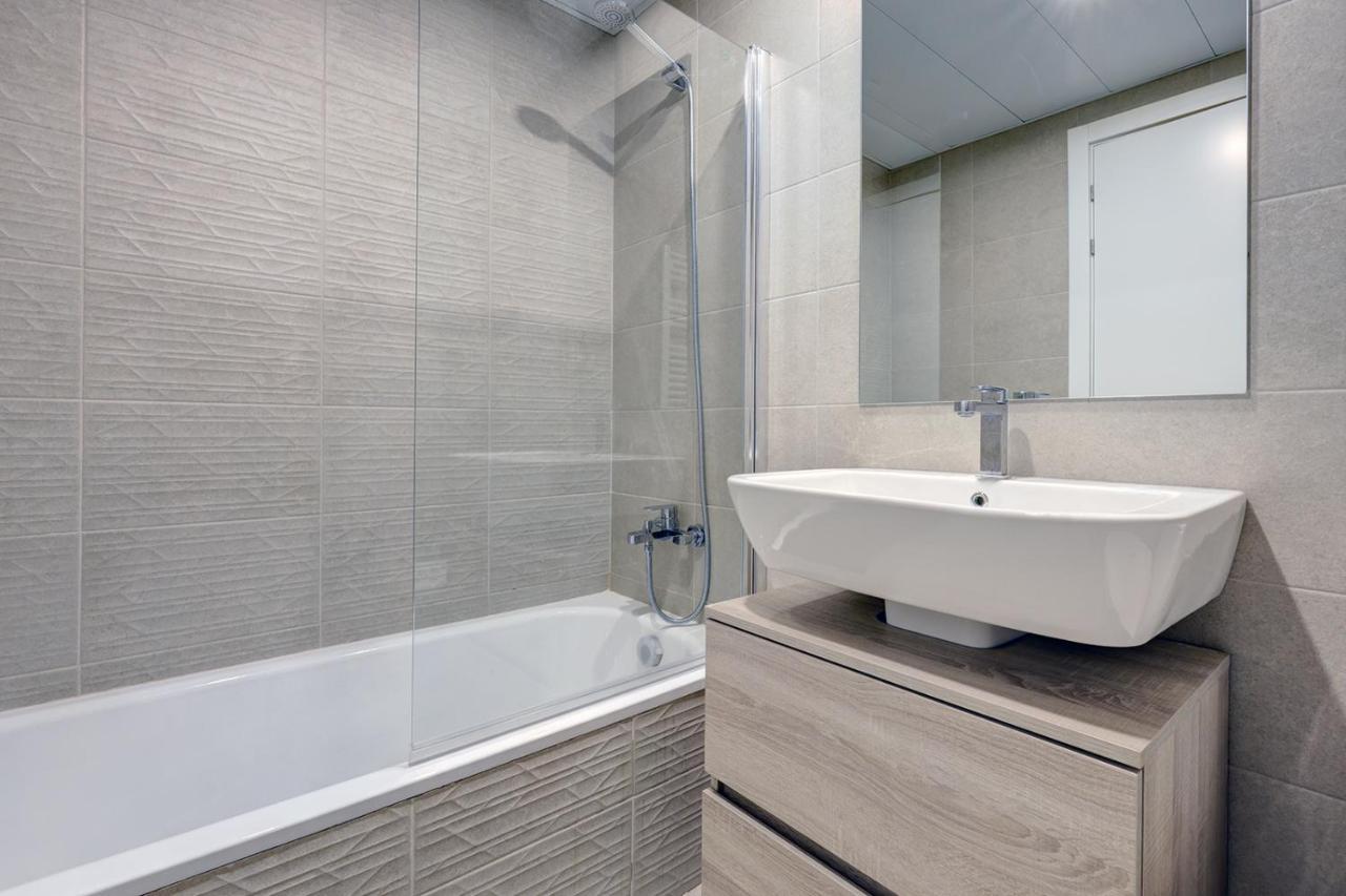 Stylish 2 Bedroom Apartment In Estepona Old Town Exteriör bild