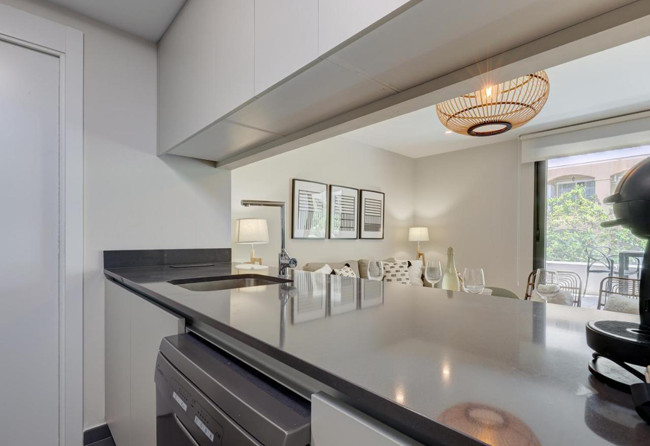 Stylish 2 Bedroom Apartment In Estepona Old Town Exteriör bild
